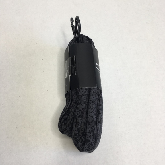 Torrid Black Lace Pattern Skull Print Leggings - Picture 3 of 6